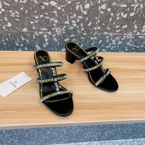 Stylish Women's Rockstud Sandals - Valentino Garavani black
