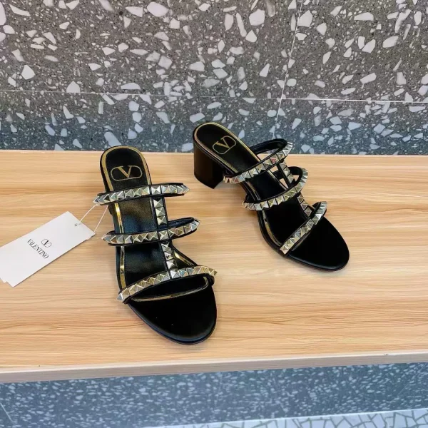 Stylish Women's Rockstud Sandals - Valentino Garavani black