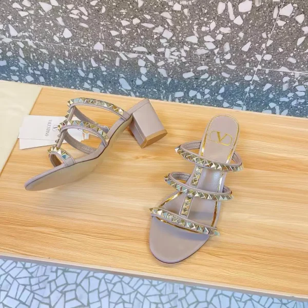 Stylish Women's Rockstud Sandals - Valentino Garavani nude